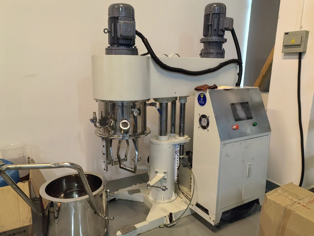Small dual motor vacuum double planetary mixer with touch screen control for lab and small-batch UV adhesive mixing and defoaming